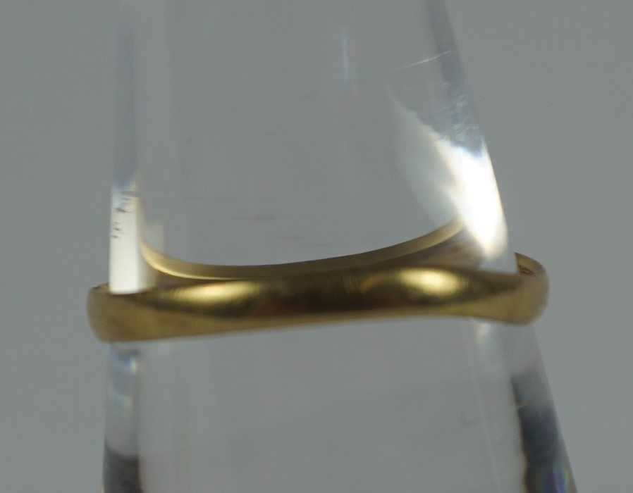 18ct Gold Ladies Ring, Stamped 18, 1.1 grams, also with three 9ct gold ladies rings, all gold bands, - Image 2 of 4