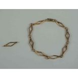 9ct Gold Bracelet, Stamped 375 to link, with a spare link, 7.7 grams