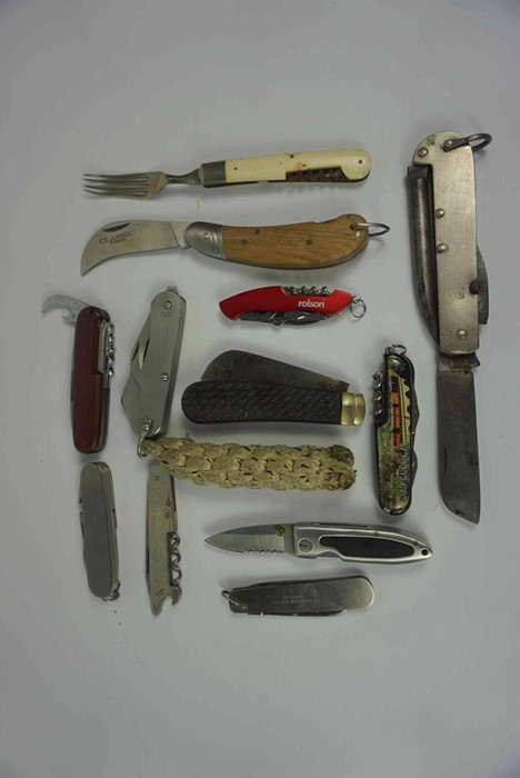 Military Issue Pocket Knife, Marked to the blade J.R. 1979 with Broad Arrow, No 7340-99-975-7402, - Image 2 of 6