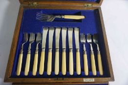 George V Silver Twelve Piece Fish Service, Hallmarks for Mappin & Webb, Sheffield 1913-14,