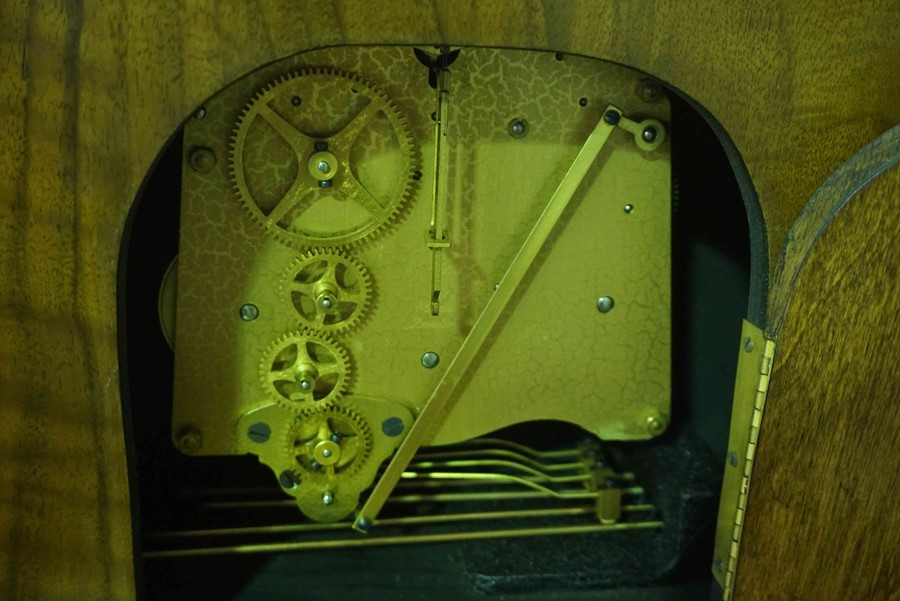 Elliot Walnut Mantel Clock, 22cm High, 30cm wide, Lacking pendulum, Also with a Kundo Quartz - Bild 4 aus 6