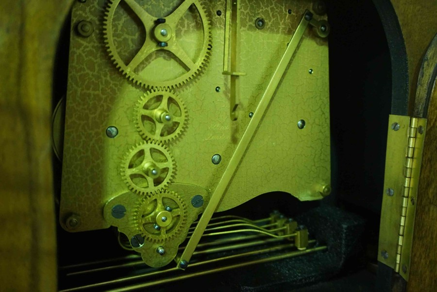 Elliot Walnut Mantel Clock, 22cm High, 30cm wide, Lacking pendulum, Also with a Kundo Quartz - Bild 5 aus 6
