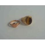 Two 9ct Gold Rings, Stamped 375 to both, gross weight 9 grams, ring sizes N and V, (2)Condition