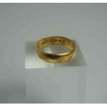 18ct Gold Band, Hallmarks for Birmingham, stamped 18, 4 grams