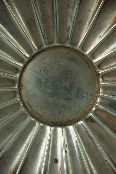 Silver Circular Dish, Hallmarks for London, Having Scalloped Decoration, 6.26 ozt, 19.5cm diameter - Image 4 of 12