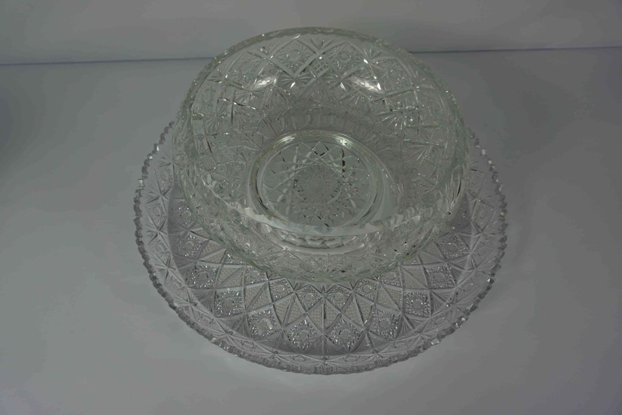 Three Pieces of Crystal and Cut Glass, Comprising of a Large Circular Dish, Crystal Bowl, And a - Image 3 of 5