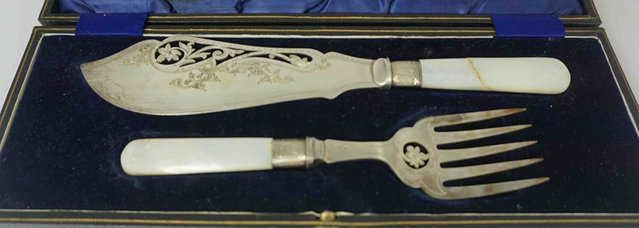 Two Pairs of Silver Banded Fish Dividers, Having Ivory style and Mother of Pearl style handles, Both - Image 2 of 12