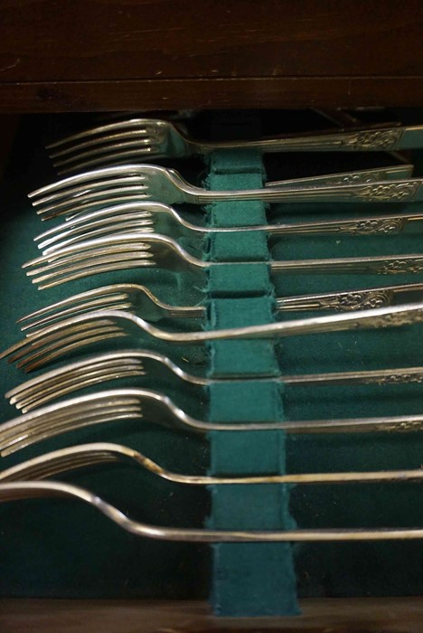 Sheffield Silver Plated Part Canteen of Cutlery, Approximately 40 pieces, Enclosed in a Wooden - Image 5 of 12