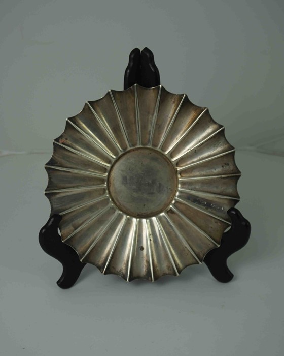 Silver Circular Dish, Hallmarks for London, Having Scalloped Decoration, 6.26 ozt, 19.5cm diameter - Image 7 of 12