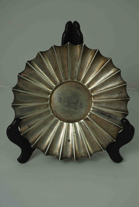 Silver Circular Dish, Hallmarks for London, Having Scalloped Decoration, 6.26 ozt, 19.5cm diameter - Image 9 of 12