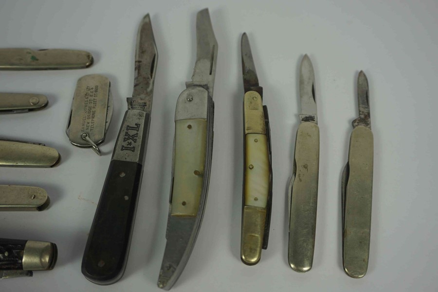 Johnson of Sheffield, Pocket Knife, Having a Rubber grip, Also with ten assorted Pocket Knifes, To - Image 2 of 4