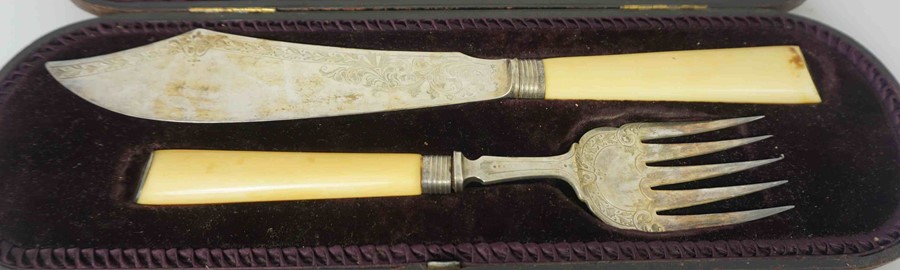 Two Pairs of Silver Banded Fish Dividers, Having Ivory style and Mother of Pearl style handles, Both - Image 3 of 12