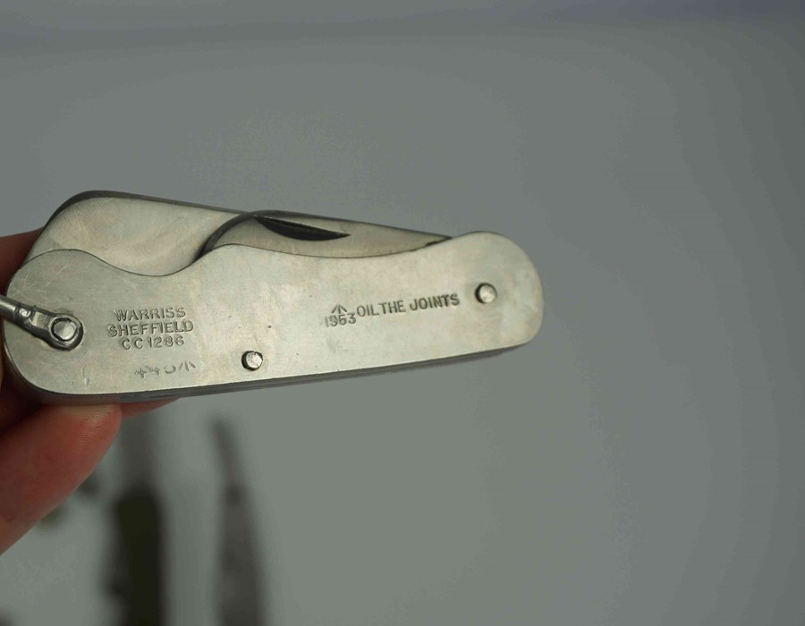 Warris of Sheffield, Military Issue Pocket Knife, Marked 1953, With Broad Arrow, Having text Oil the - Image 2 of 3