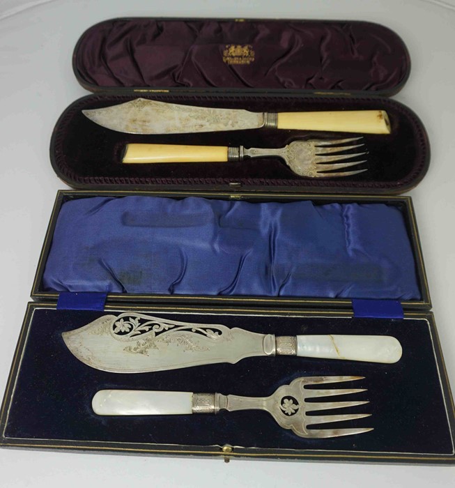 Two Pairs of Silver Banded Fish Dividers, Having Ivory style and Mother of Pearl style handles, Both - Image 7 of 12