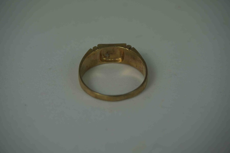 9ct Gold Gents Ring, Set with a small Diamond stone, Stamped 375, Ring size Z + 3, 5.8 grams - Image 7 of 10