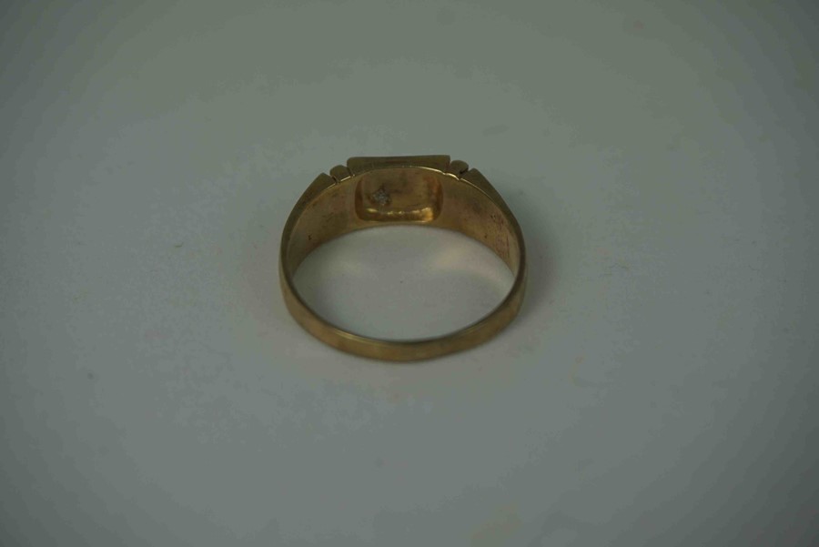 9ct Gold Gents Ring, Set with a small Diamond stone, Stamped 375, Ring size Z + 3, 5.8 grams - Image 2 of 10