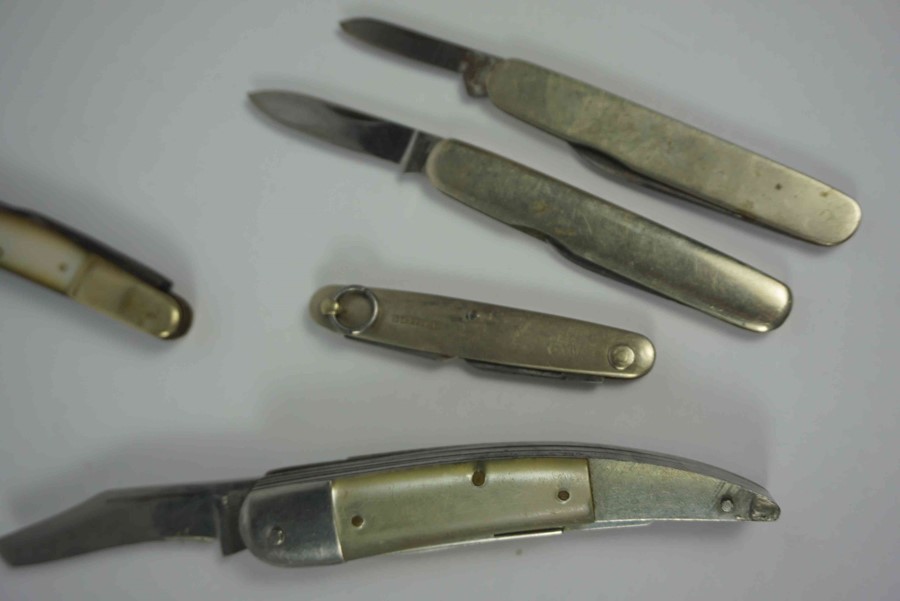 Johnson of Sheffield, Pocket Knife, Having a Rubber grip, Also with ten assorted Pocket Knifes, To - Image 4 of 4