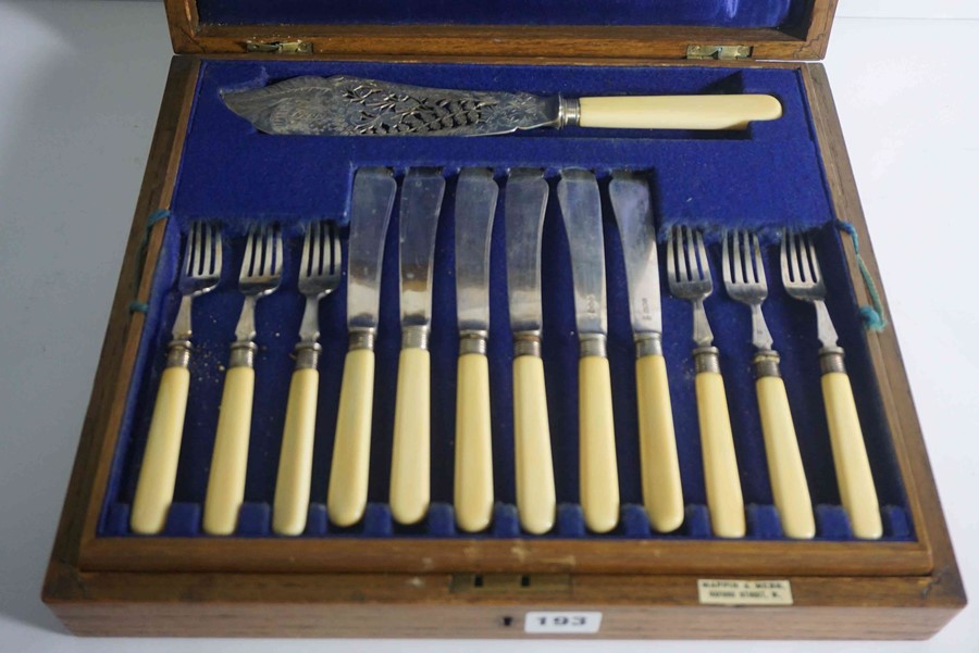 George V Silver Twelve Piece Fish Service, Hallmarks for Mappin & Webb, Sheffield 1913-14, - Image 3 of 6