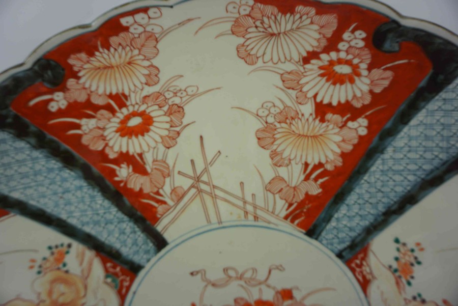 Japanese Imari Charger, circa late 19th century, Decorated with panels of Buddhist children, Urns - Image 6 of 7