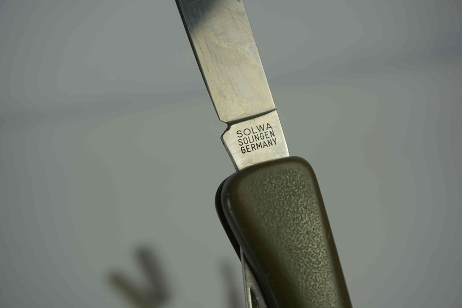 Warris of Sheffield, Military Issue Pocket Knife, Marked 1953, With Broad Arrow, Having text Oil the - Image 3 of 3