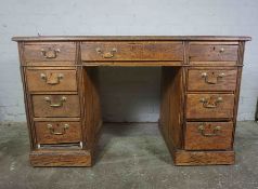 Oak Kneehole Desk, circa late 19th / early 20th century, Having a Single Drawer above Four Drawers