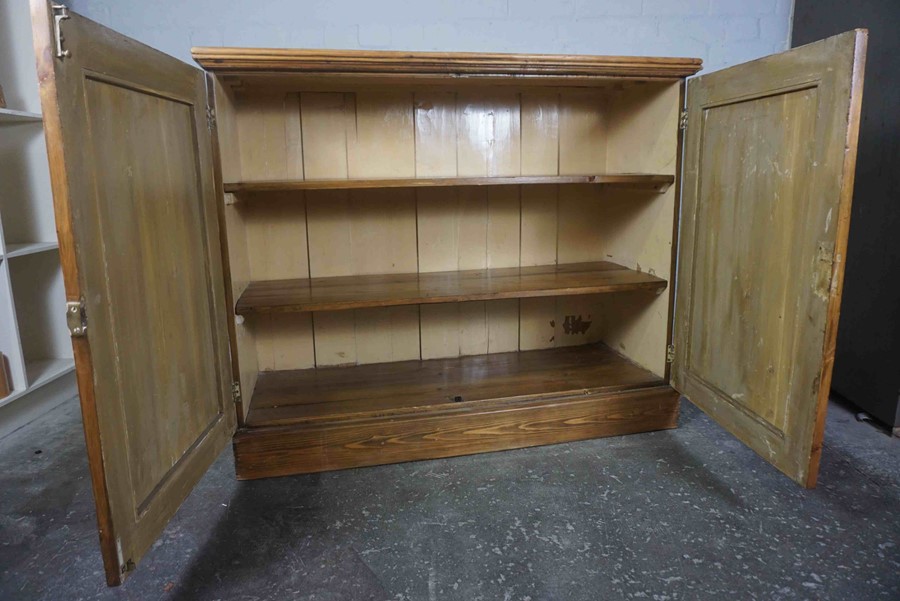 Pine Cupboard, Having two Doors enclosing fitted Shelves, 100cm high, 120cm wide, 48cm deep - Image 3 of 5