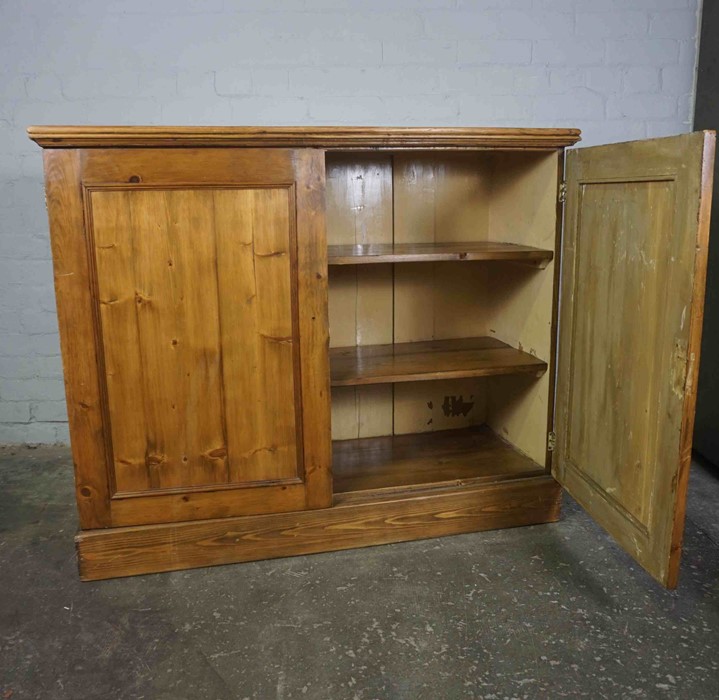 Pine Cupboard, Having two Doors enclosing fitted Shelves, 100cm high, 120cm wide, 48cm deep - Image 4 of 5