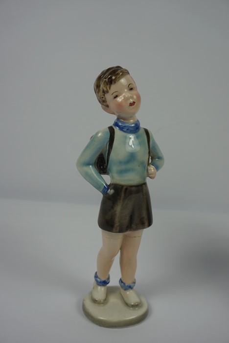 Royal Doulton Figure "The Leisure Hour" HN 2055, 21cm high, Also with a Royal Belvedere for Vienna - Image 2 of 6