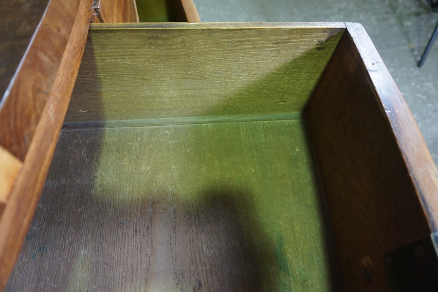 Georgian Mahogany Chest of Drawers, Having two small Drawers above three long Drawers, Raised on - Image 4 of 5