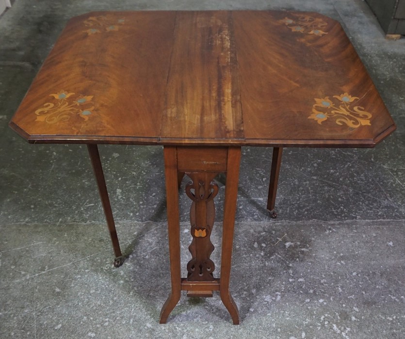 Mahogany Sutherland Table, circa early 20th century, Decorated with Art Nouveau style inlaid