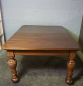 Mahogany Telescope Dining Table, circa late 19th / early 20th century, Having four additional