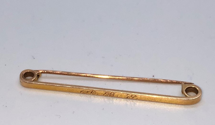 15ct Gold Brooch, In the form of a Safety Pin, Stamped 15ct, 2.6 Grams - Image 2 of 6