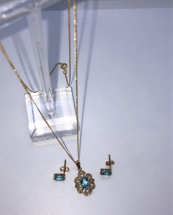 9ct Gold and Gemstone Ladies Pendant on Chain, With Matching Earrings, The Gems are possibly Blue - Image 4 of 6