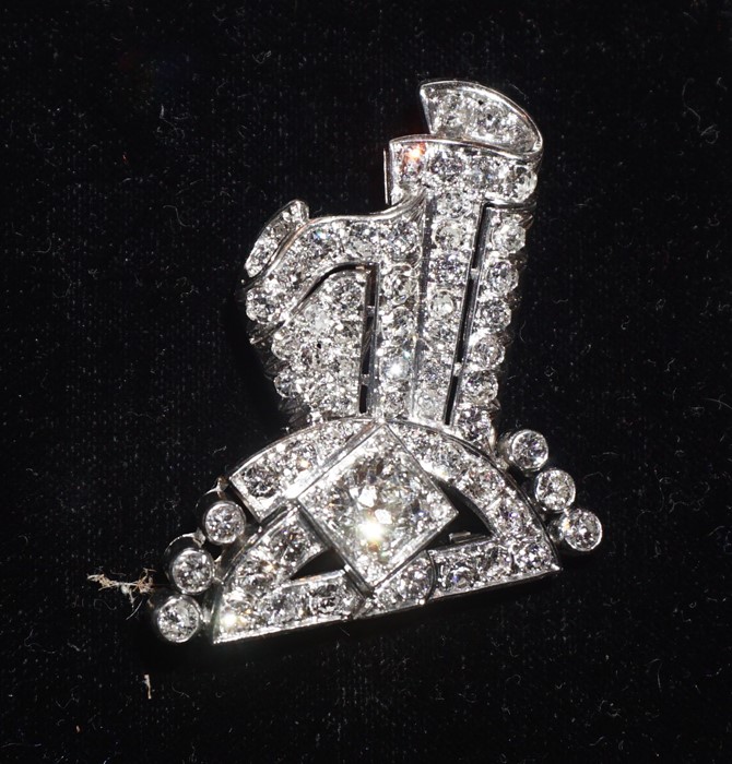 Art Deco Diamond Brooch, Of scrolling Ribbon form, Set with a single and round Brilliant cut - Image 2 of 6