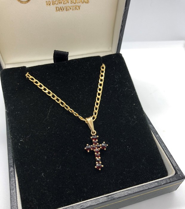 9ct Gold and Garnet Ladies Cross Pendant, On a 9ct Gold Chain, Set with 9 Graduated Garnets, Stamped - Image 5 of 5