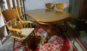 Continental Oak Extending Dining Table, With a set of Eight Spindle Back Chairs, 20th century, Table