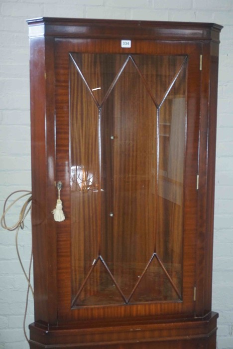 Reproduction Corner Cabinet, Having a Glazed Door enclosing Glass Shelves above a Cupboard door, - Image 5 of 5