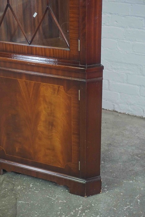 Reproduction Corner Cabinet, Having a Glazed Door enclosing Glass Shelves above a Cupboard door, - Image 3 of 5