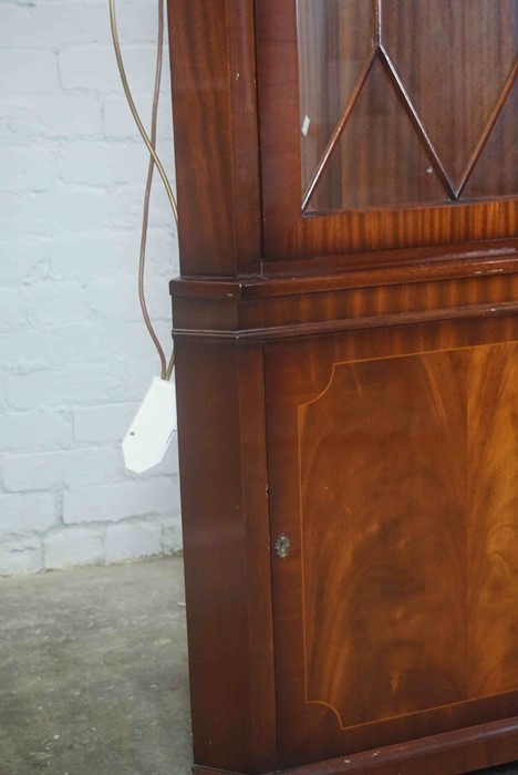 Reproduction Corner Cabinet, Having a Glazed Door enclosing Glass Shelves above a Cupboard door, - Image 4 of 5