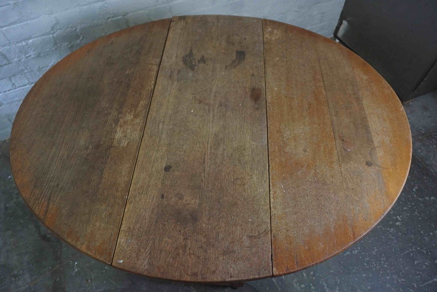 Oak Gateleg Table, 74cm high, 120cm long, 100cm wide - Image 4 of 5