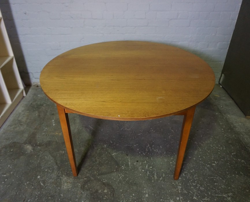 G-Plan Style Circular Dining Table, 72cm high, 122cm wide, Also with a set of four Pine Chairs, (5) - Image 2 of 4