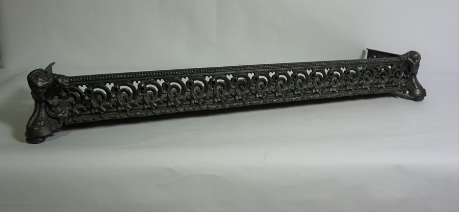 Antique Iron Fire Curb, 14cm high, 100cm wide, 28cm deep - Image 2 of 2