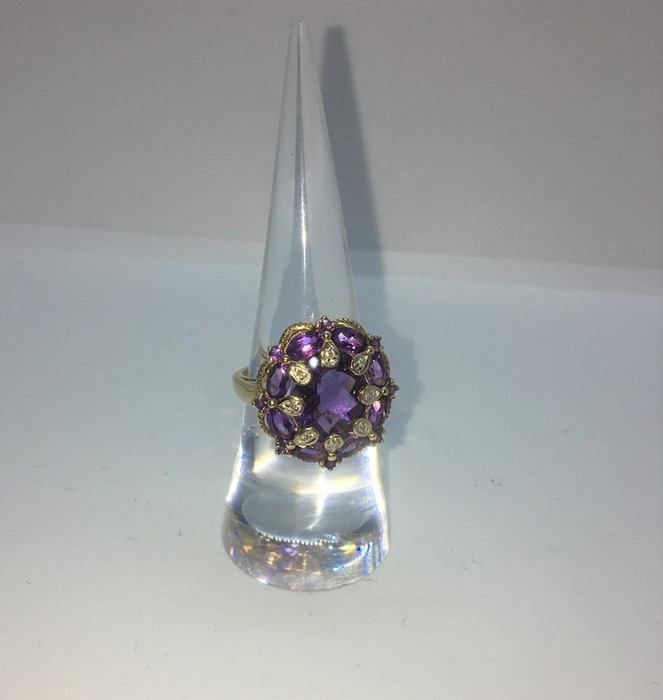 9ct Gold Amethyst and Diamond Ladies Ring, Set with 8 small Diamonds on a Large Amethyst, - Image 2 of 4