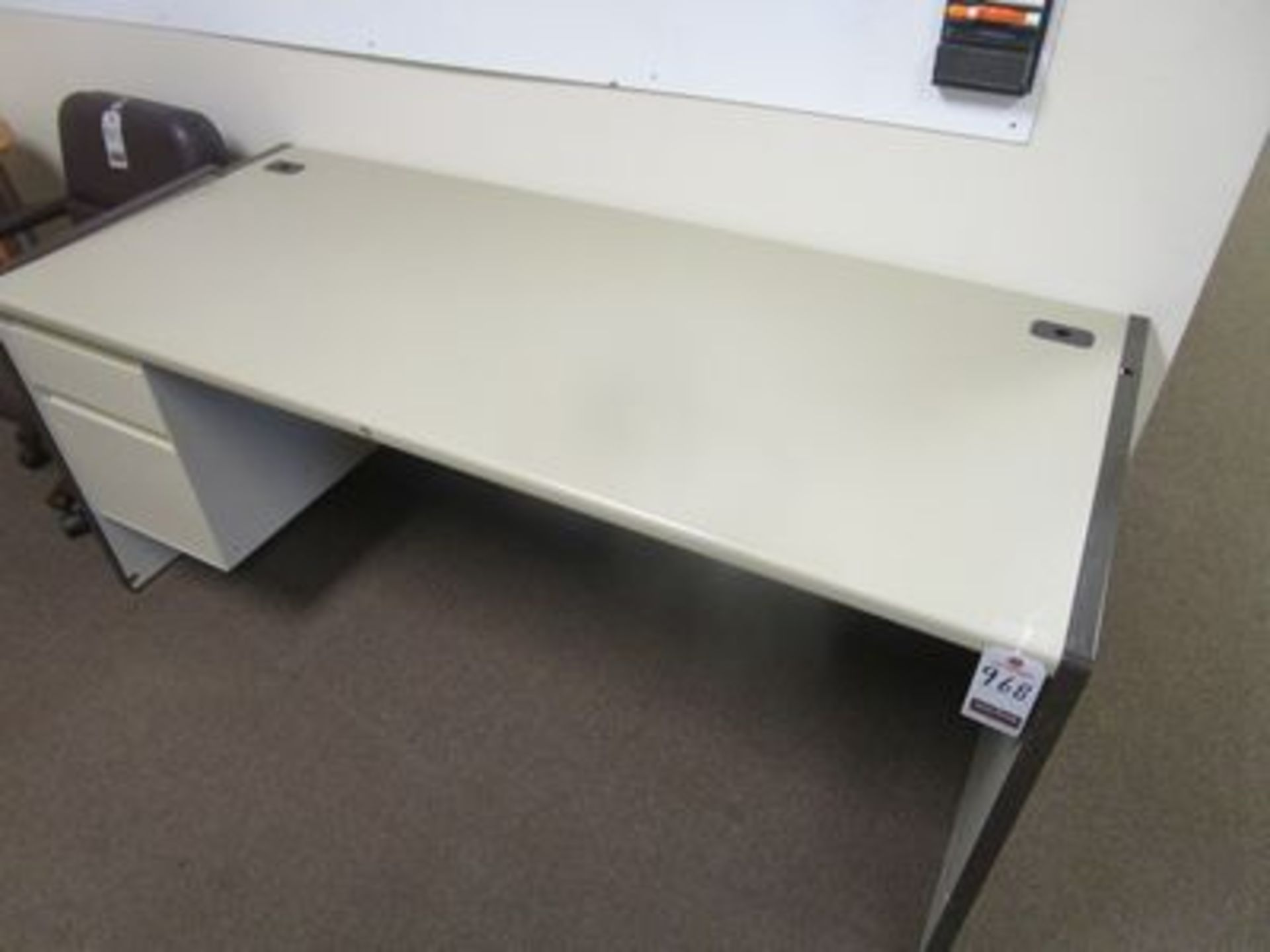 6' D.P. METAL DESK