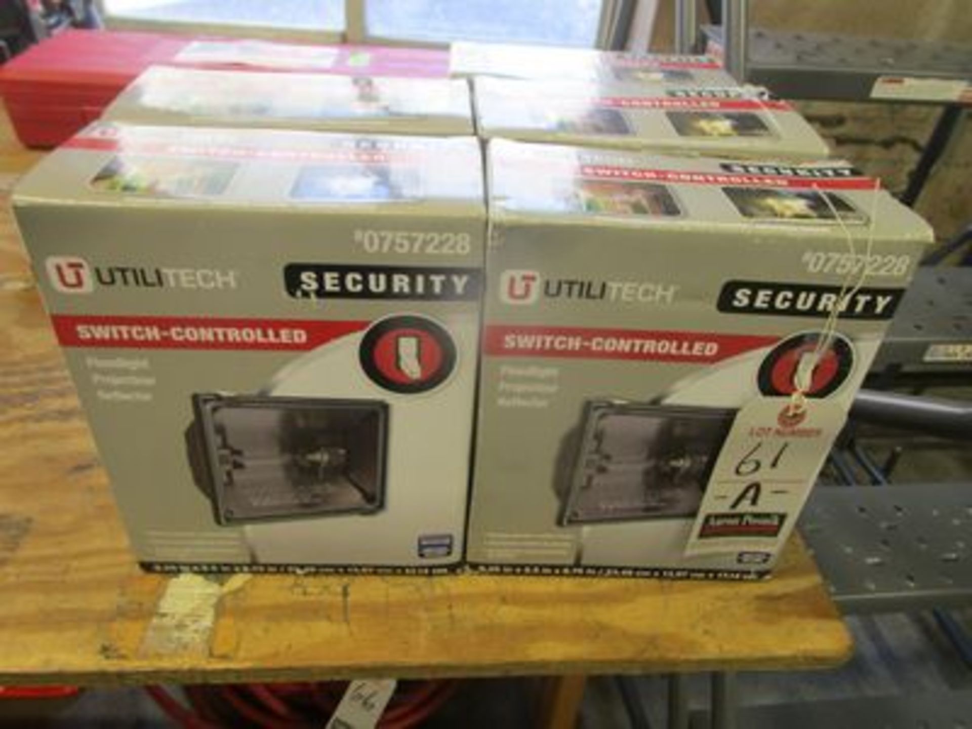 UTILITECH SWITCH-CONTROLLED SECURITY FLOOD LIGHTS