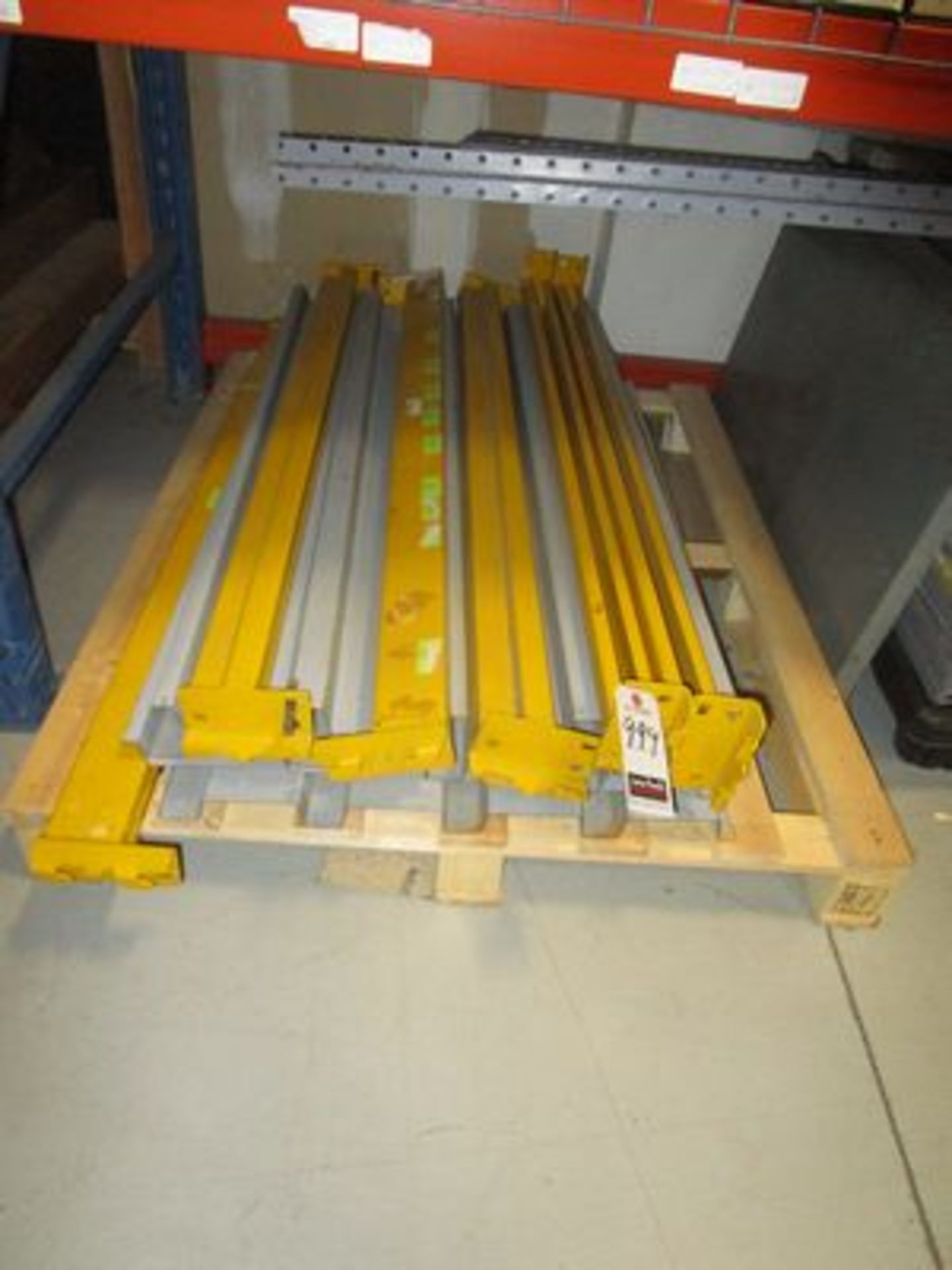 LOT OF ASS'T 4' METAL CROSSBAR RACKING