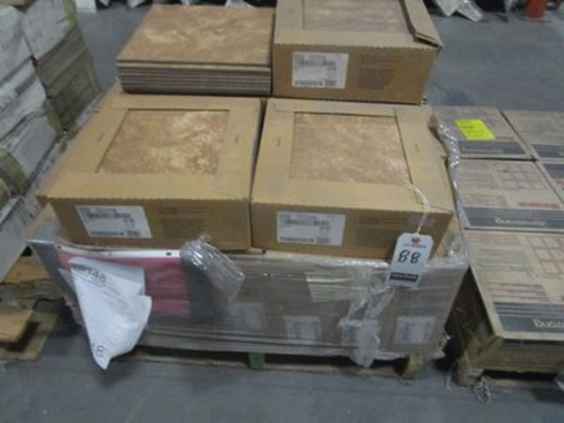 BOXES PORCELAIN 12'X12' MARRONE CERAMIC TILE, (16 S/F PER BOX)