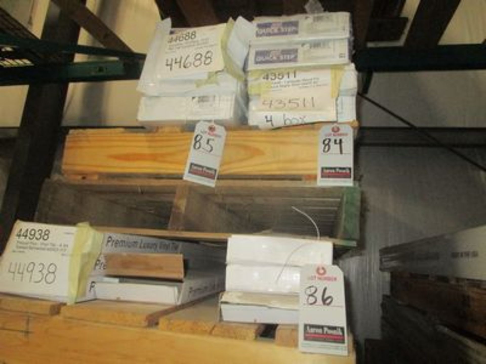 BOXES PREMIUM TOASTED BARNWOOD VINYL TILE, (17 S/F PER BOX)