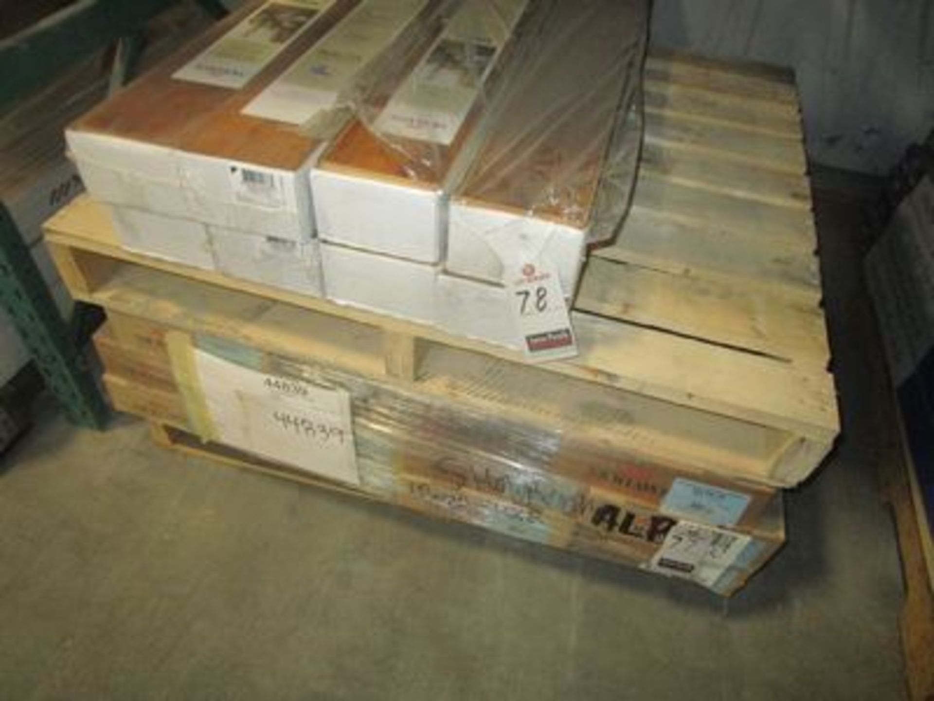 BOXES MOHAWK 5" ONYX MAPLE T & G FLOORING, (19 S/F PER BOX)