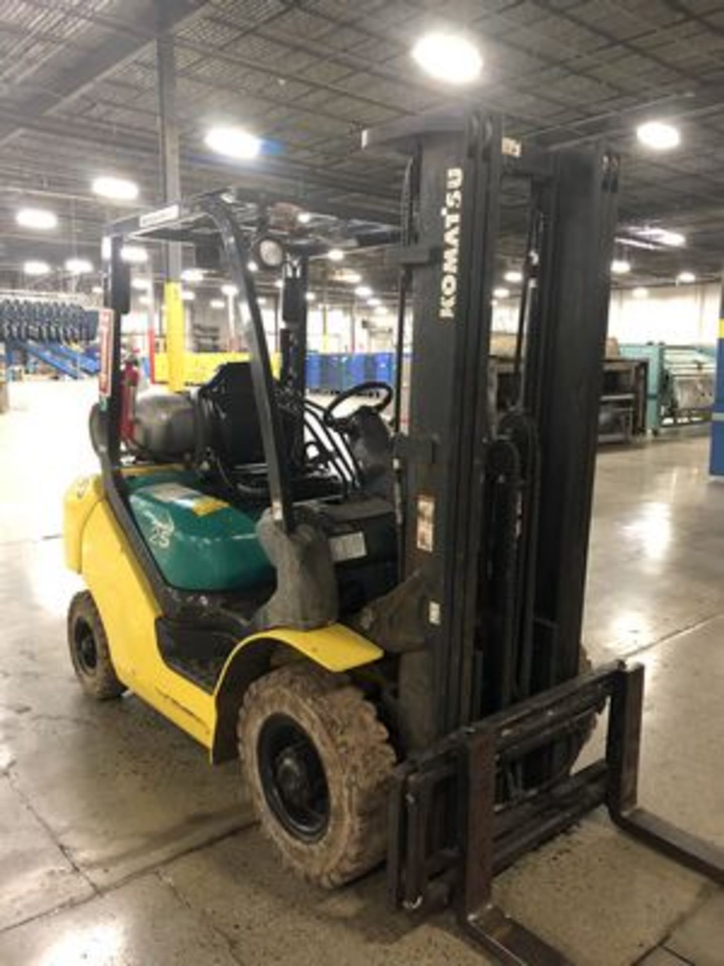 KOMATSU FG25T LPG FORKLIFT, S/N 216166A, W/ 188" LIFT HT., SIDE SHIFTER, SOLID TIRES, 5,000# CAP.,